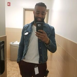 Meet your Posher, Demario